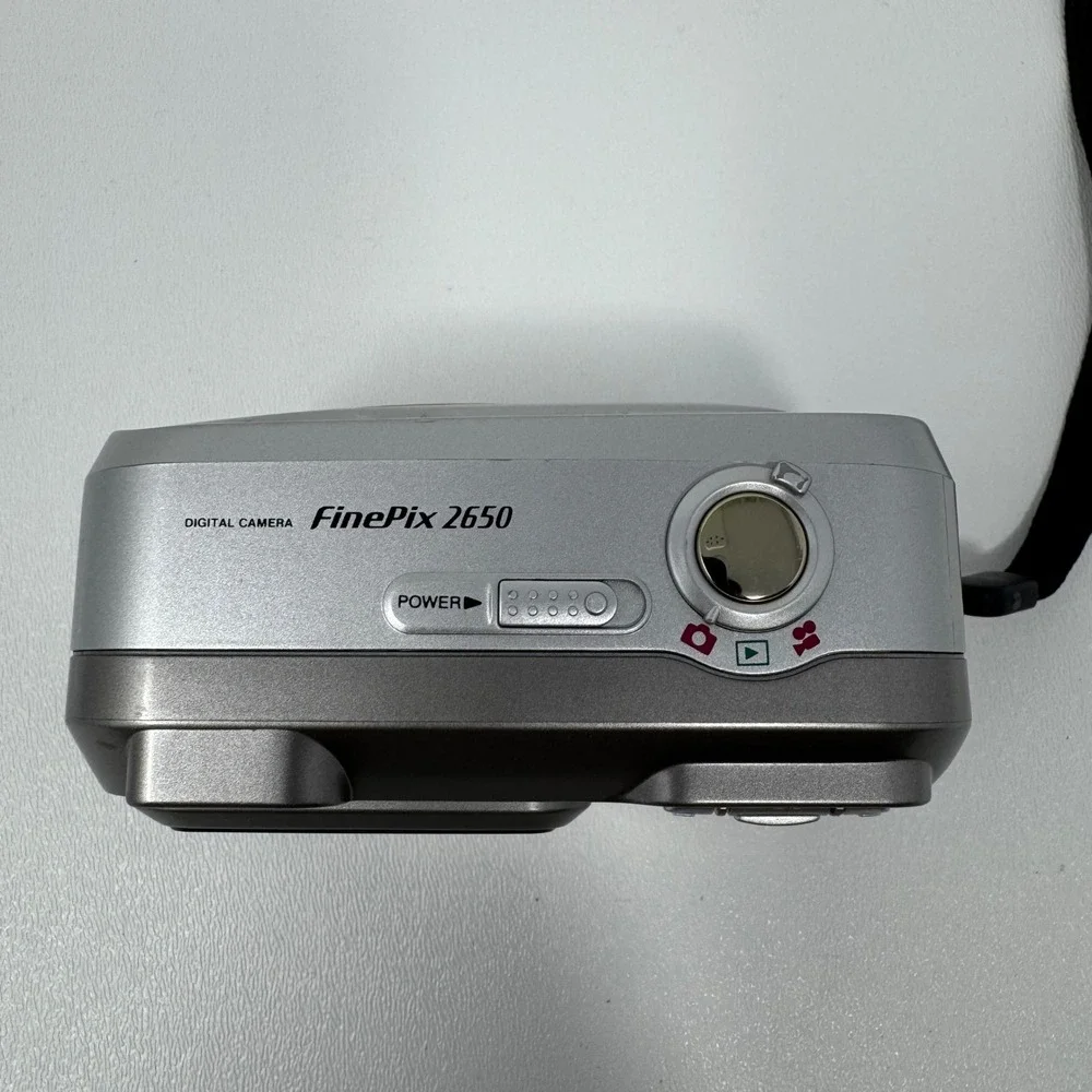 Fujifilm FinePix 2650 Digital Camera 2.0MP 3x Optical Zoom Silver Fujinon Lens